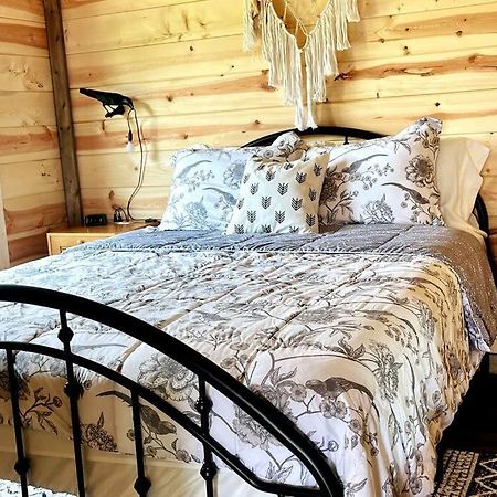 #4 Kentucky Bourbon Trail Bourbon Barrel Cottages 로렌스버그 외부 사진