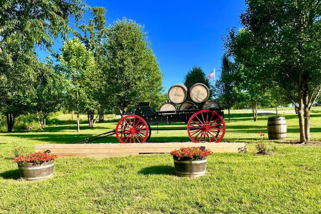 #4 Kentucky Bourbon Trail Bourbon Barrel Cottages 로렌스버그 외부 사진