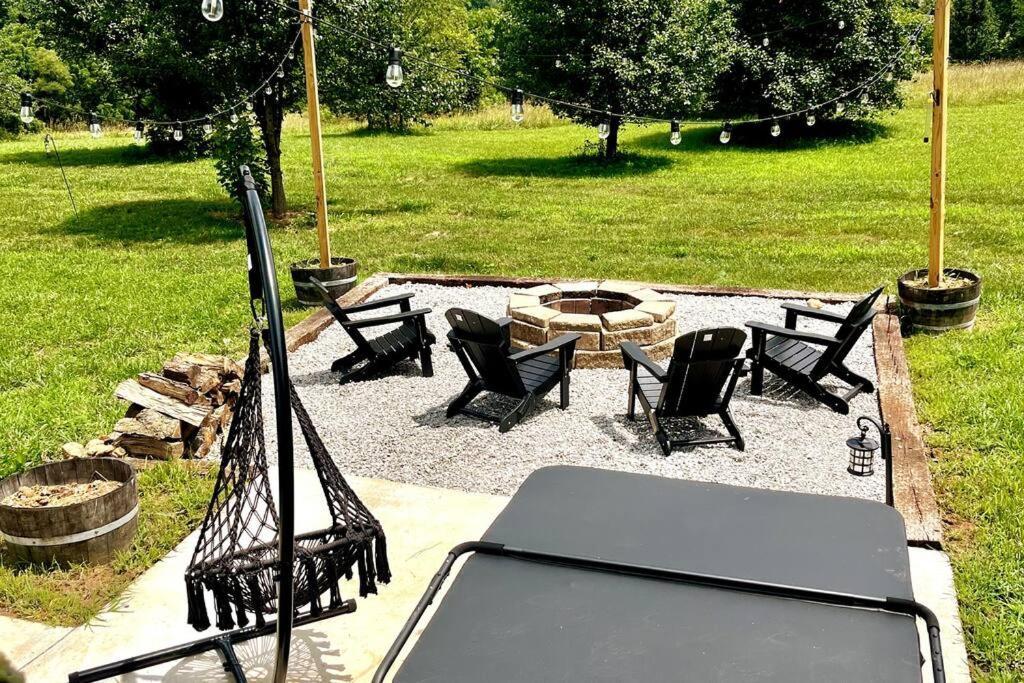 #4 Kentucky Bourbon Trail Bourbon Barrel Cottages 로렌스버그 외부 사진