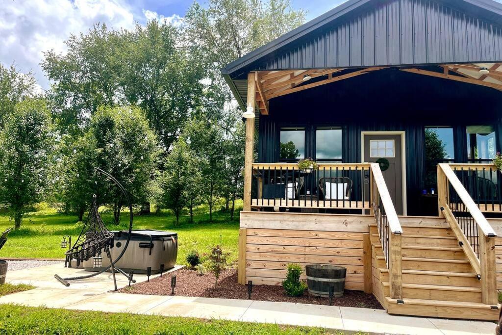 #4 Kentucky Bourbon Trail Bourbon Barrel Cottages 로렌스버그 외부 사진