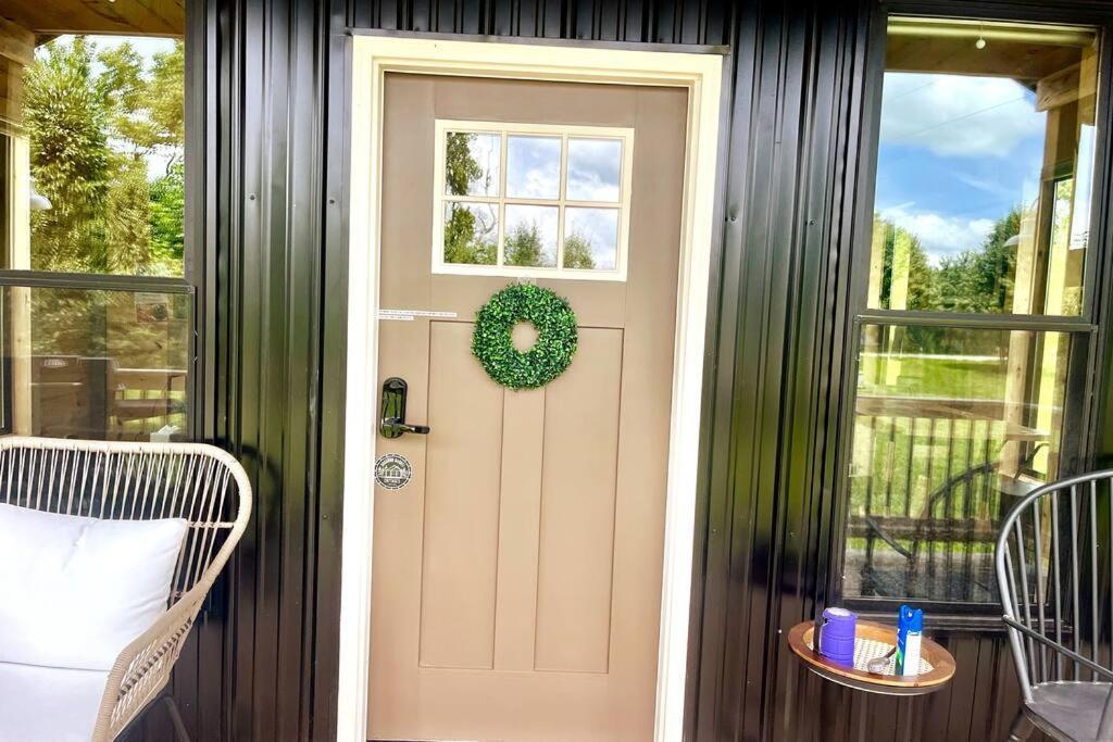 #4 Kentucky Bourbon Trail Bourbon Barrel Cottages 로렌스버그 외부 사진